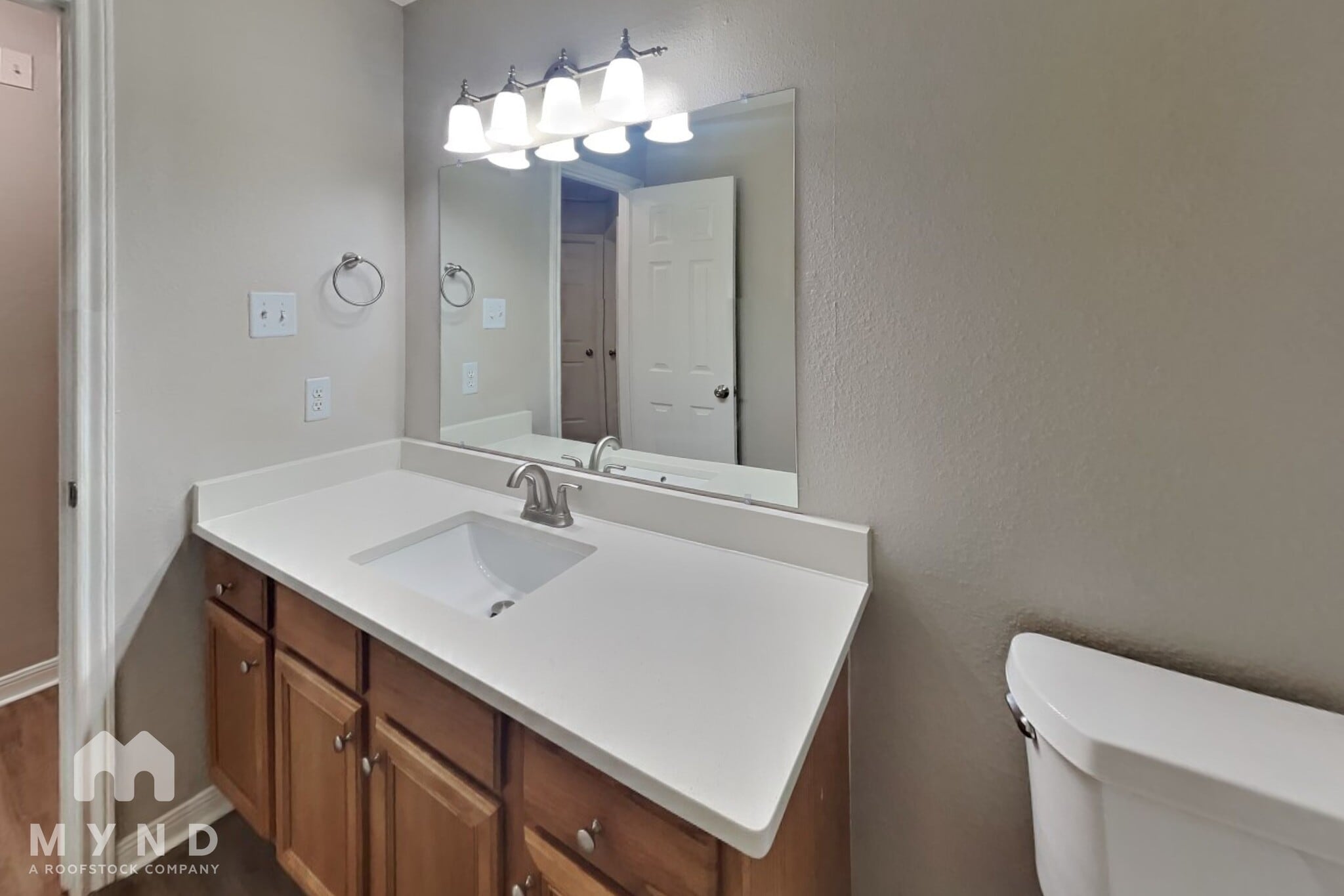 Building Photo - 598 Orangewood Dr