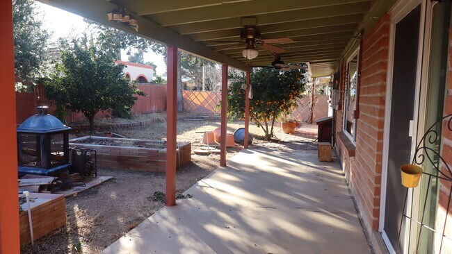 Building Photo - Spacious