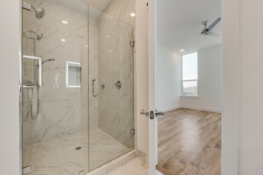 Building Photo - 1906 Annex Ave