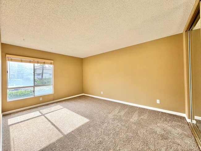 Building Photo - Great 2B/1BA Condo in Mira Mesa!