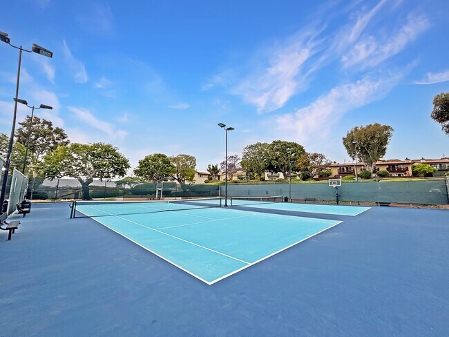 Building Photo - Beautiful 3BD/3BA Townhouse in Fashion Val...