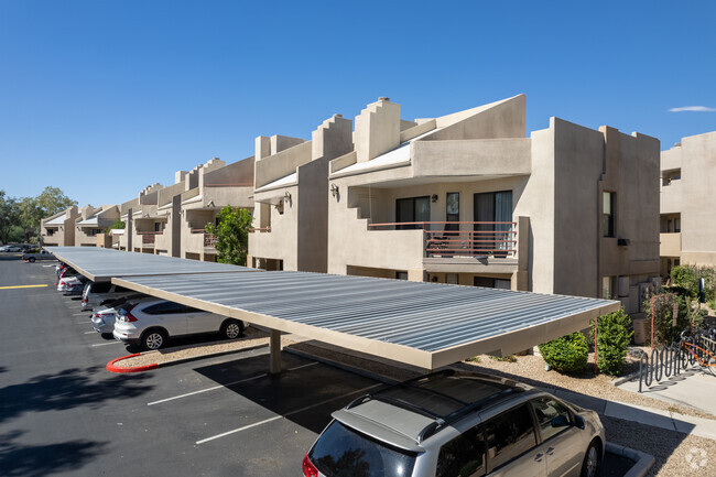 Building Photo - Villas at Stone Creek