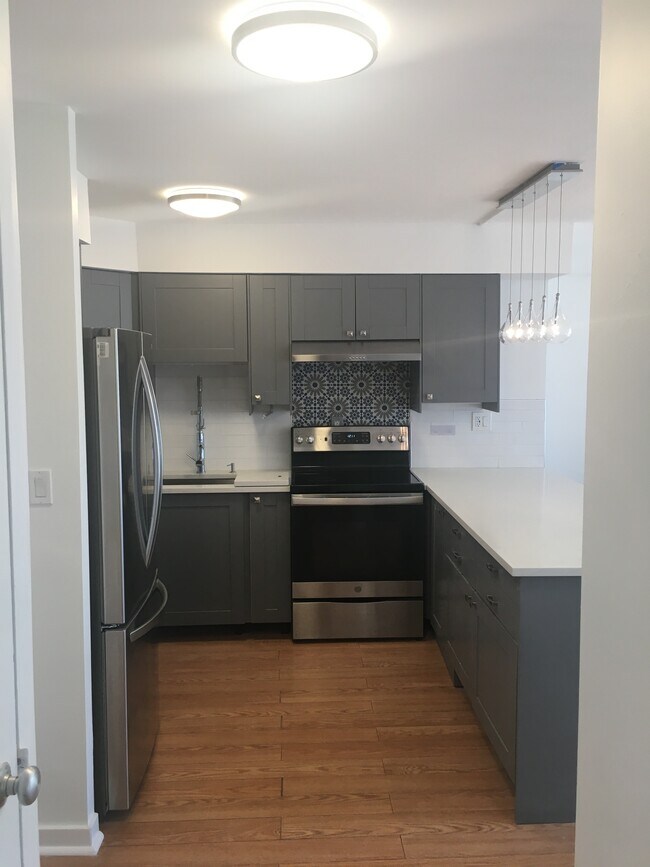 Building Photo - 3100 N Lake Shore Dr