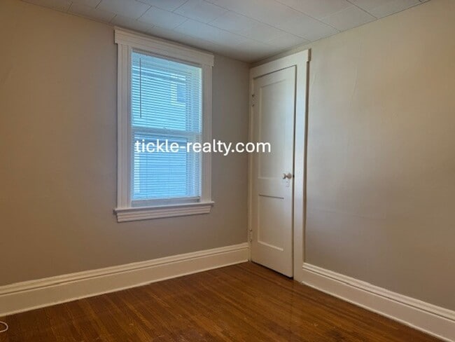 Building Photo - 3 Bedroom - Single Family Home!