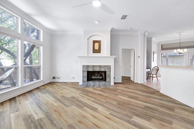 Building Photo - 26 Silverhorn Dr