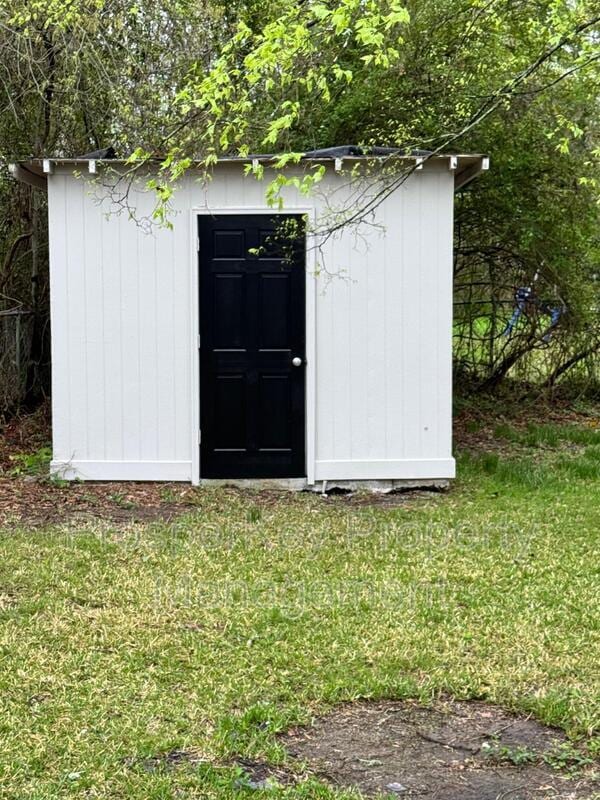 Building Photo - 3622 Vivian Ln