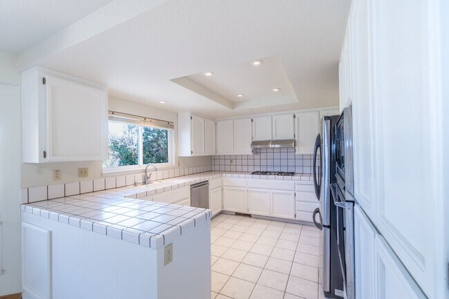 Building Photo - 2741 Seminole Dr