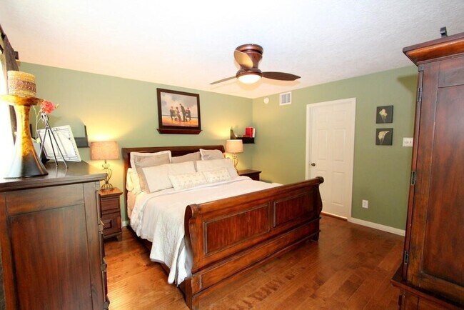 Building Photo - 12111 Sturdivant St