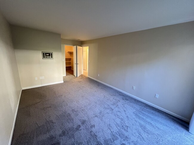 Building Photo - Beautiful 2 Bedroom 2 Bathroom Scripps Ran...