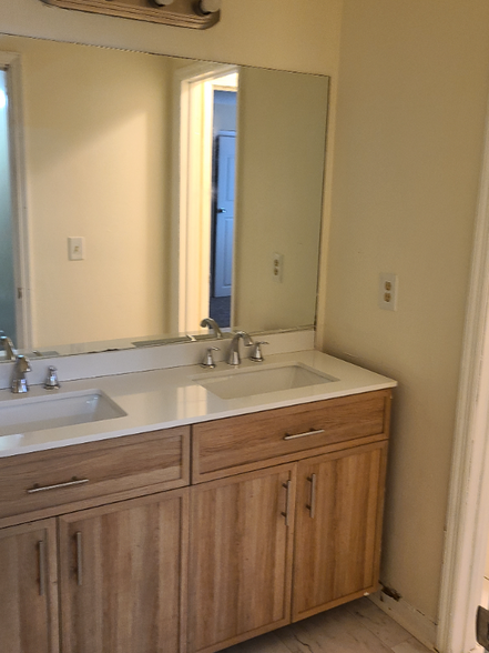 Building Photo - 4110 Hawthorne Cir