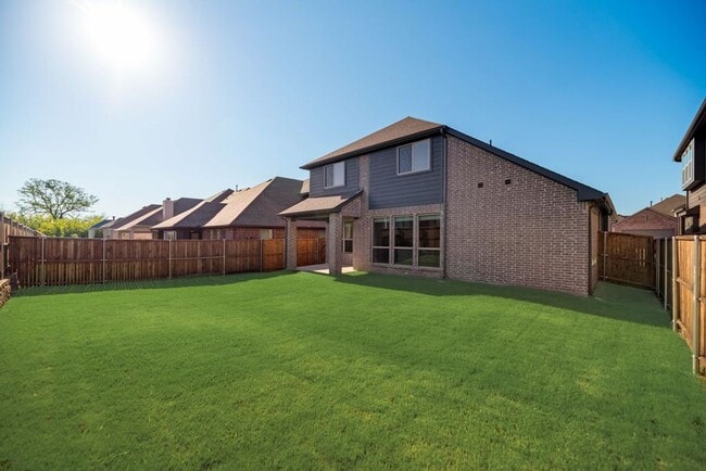 Building Photo - Checkout This 4 bed 2.5 bath 2827 sqft - Paloma Creek Beauty!!!