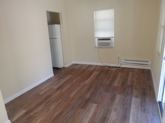 Building Photo - MOVE In now - Cottage in St. Pete for Rent