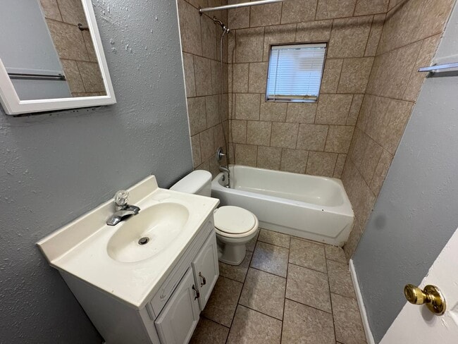 Building Photo - 2238-2240 Barnor Dr