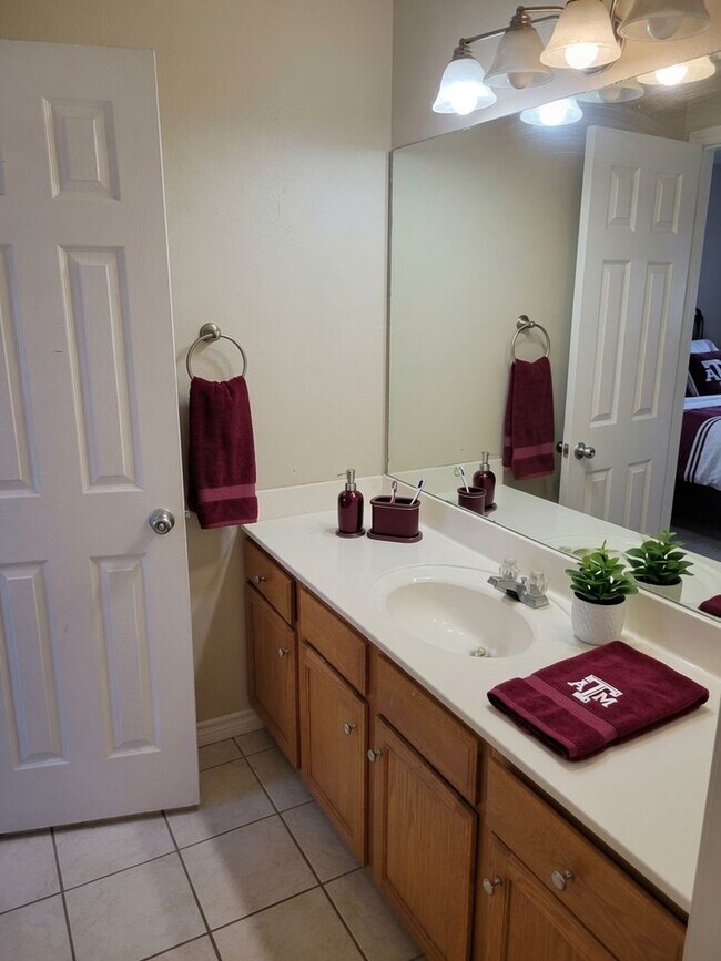 Building Photo - AUGUST 2026 PRE-LEASE!!  Adorable 4 Bedroom 2 Bathroom Home