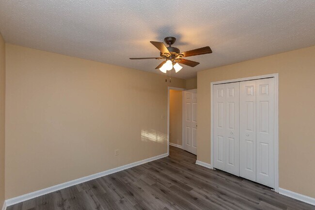 Building Photo - 3 BR, 2.5 BA Townhome in North Stafford