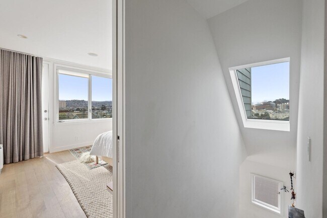 Building Photo - OPEN HOUSE: Saturday (6/20) 4:30pm-5:00pm. Stunning 3-Level Single Family Home with Modern Touche...