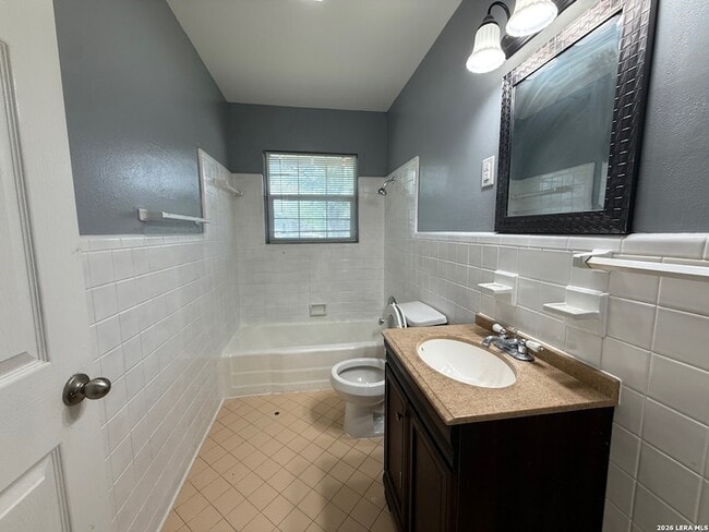 Building Photo - 3730 La Sabre Dr