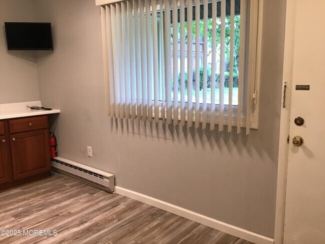 Building Photo - 104 Amberly Dr