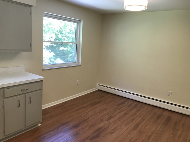 Dining Area - 614 Perimeter Drive