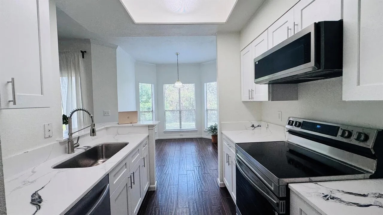Building Photo - 6000 Shepherd Mountain Cove