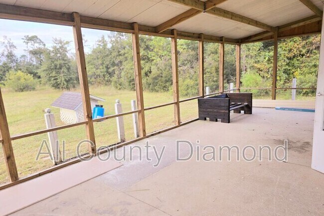 Building Photo - 11815 Gardenia St