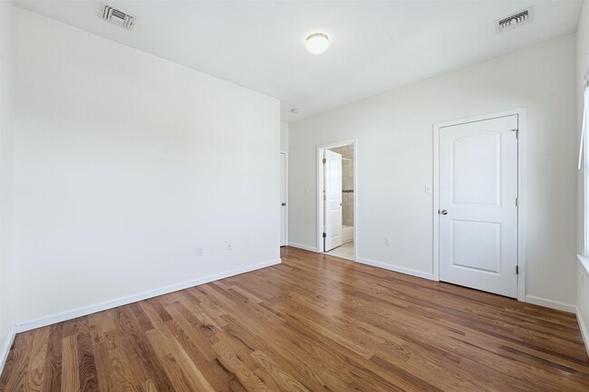 Building Photo - 109 Grant Ave