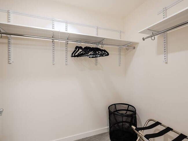 Building Photo - 1550 NW Naito Pkwy