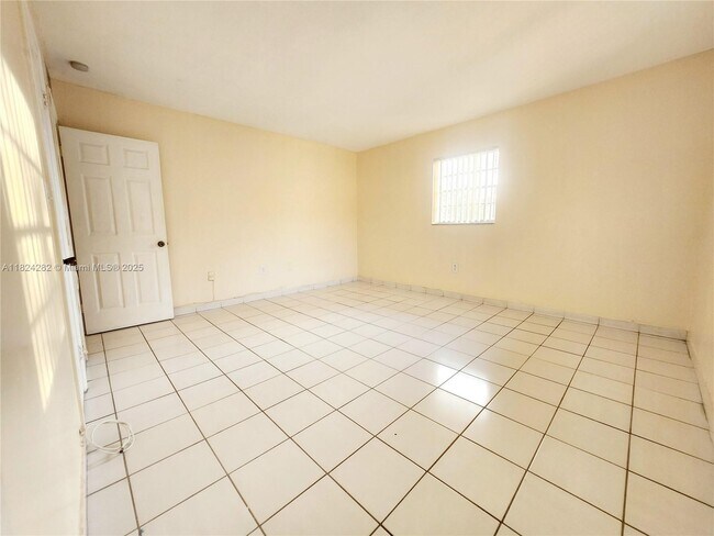 Building Photo - 9962 SW 88th St