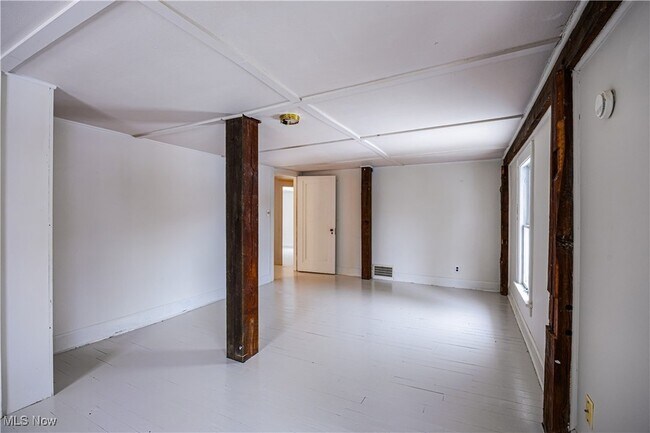 Building Photo - 15555 Munn Rd