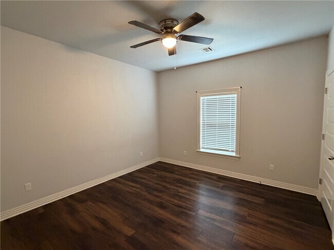 Building Photo - 2307 Brook Ln