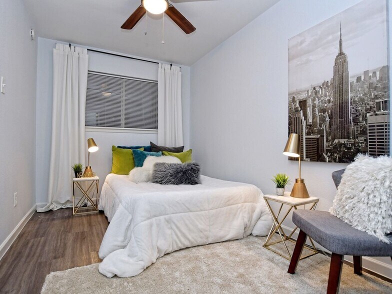 Building Photo - 1840 Burton Dr