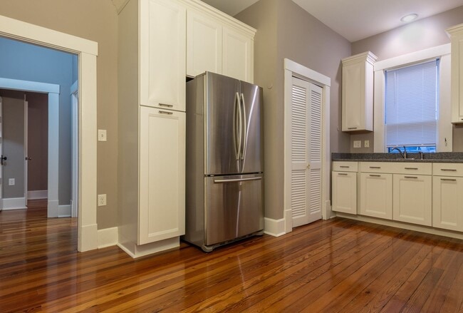 Building Photo - 204 N Columbus St