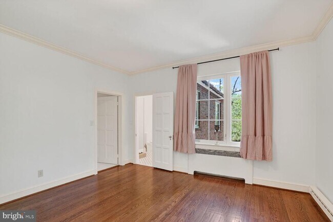 Building Photo - 5553 Little Falls Rd