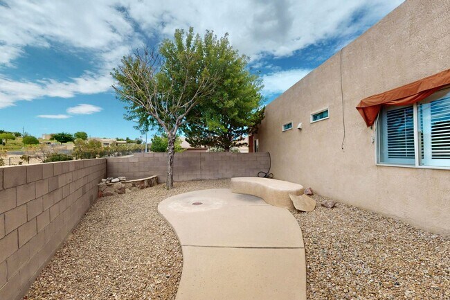 Building Photo - SE Rio Rancho 3 Bedroom  2 bath  2 car garage