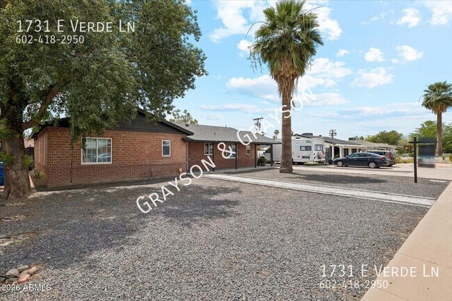 Building Photo - Beautiful Brick Home in Phoenix