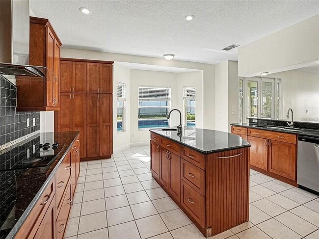 Building Photo - 7728 Glynde Hill Dr