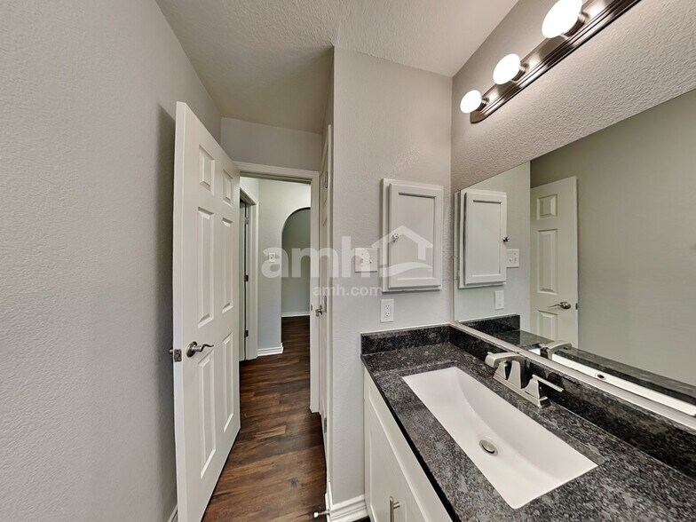 Building Photo - 5010 Chase Mountain Dr