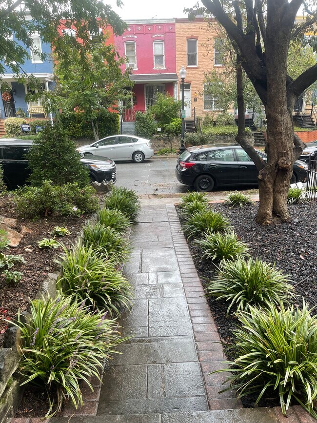 Building Photo - 1423 K St SE