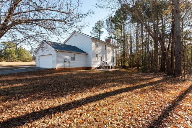 Building Photo - Spacious 4-Bedroom Home in Westside Athens...