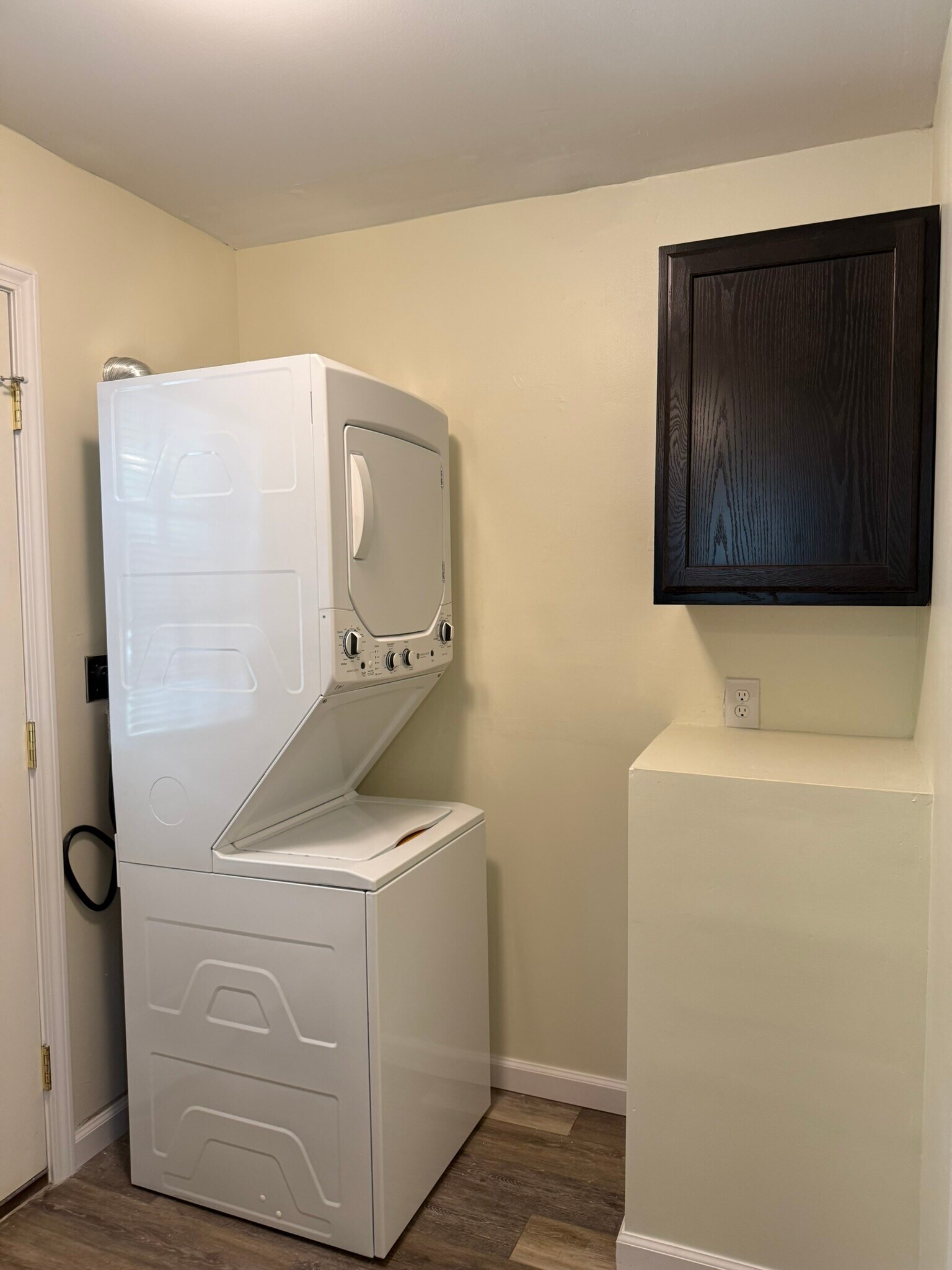 Laundry - 922 Kramer Ave