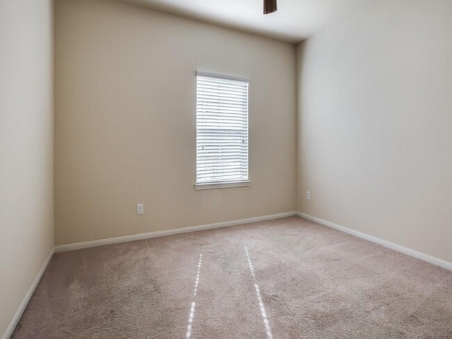 Building Photo - 4067 Mossy Pl Ln
