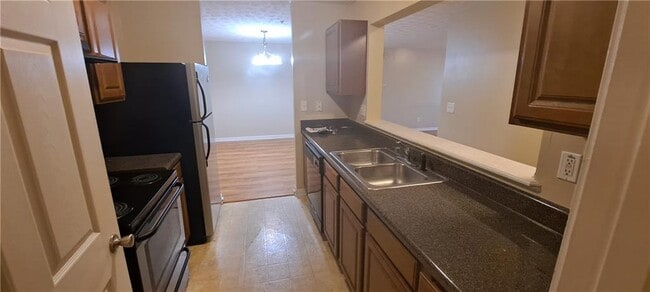 Building Photo - 8304 Fairington Ridge Cir