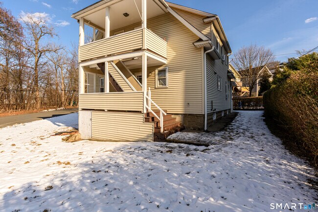 Building Photo - 9 Carley St