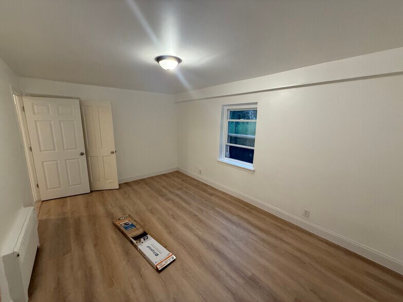 Building Photo - 1114 Rhinelander Ave