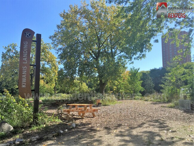 Building Photo - 2121 N Riverboat Rd