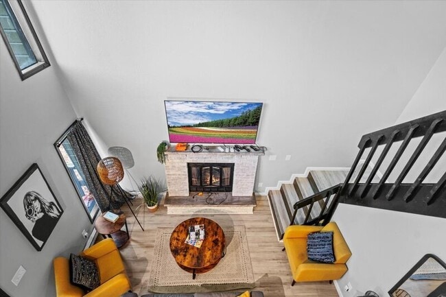 Building Photo - 1150 Country Club Dr