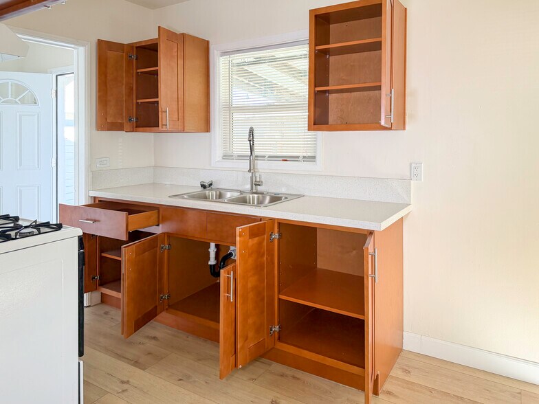 (A) Kitchen - New Cabinetry, soft close, quartz countertops - 1722 E Victoria Ave