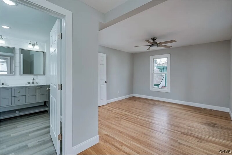 Building Photo - 135 N Washington St