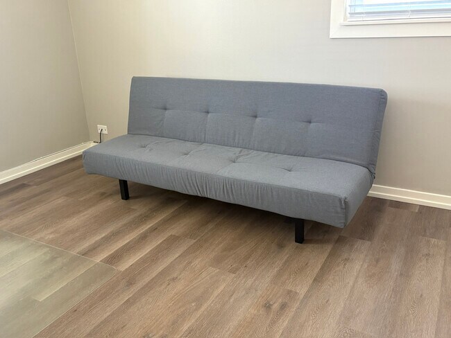 Building Photo - 935 Elmwood Ln