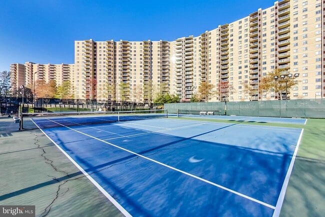 Building Photo - 307 Yoakum Pkwy